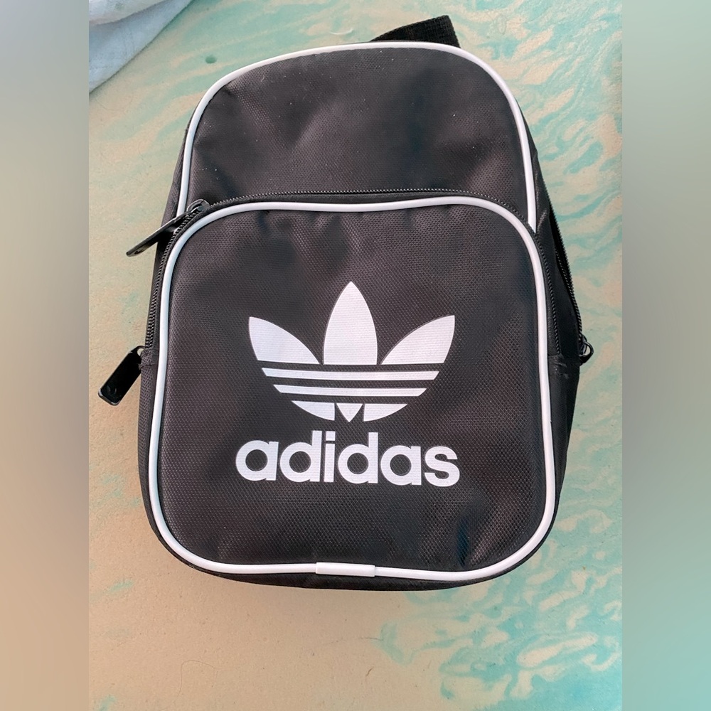 adidas thermal lunchbox like new color black white